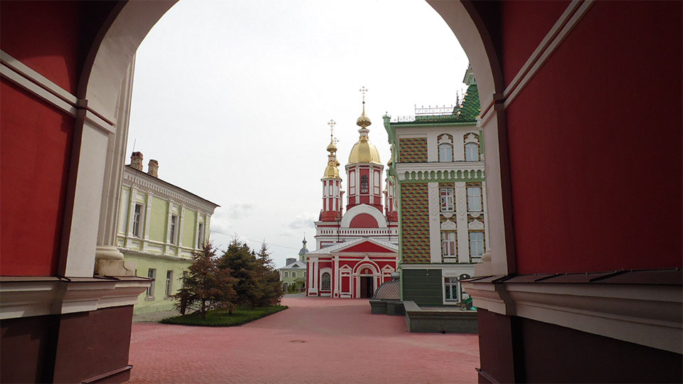 Вид на внутренний двор Казанского монастыря