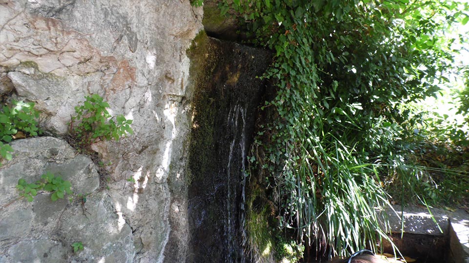 Водопад в парке Воронцовского дворца