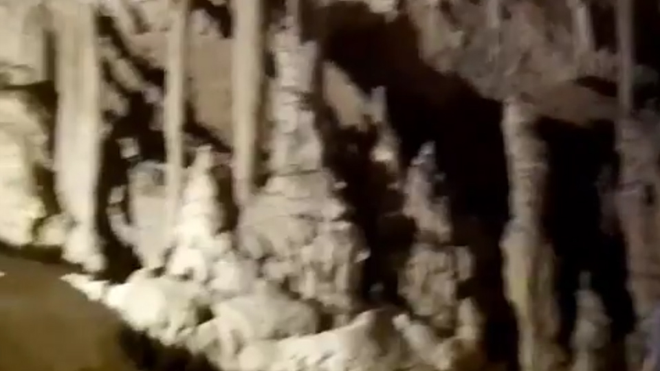 Сталактитовая галерея в Геофизической пещере