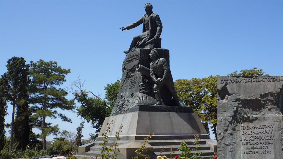 Памятник адмиралу Корнилову на Малахов кургане